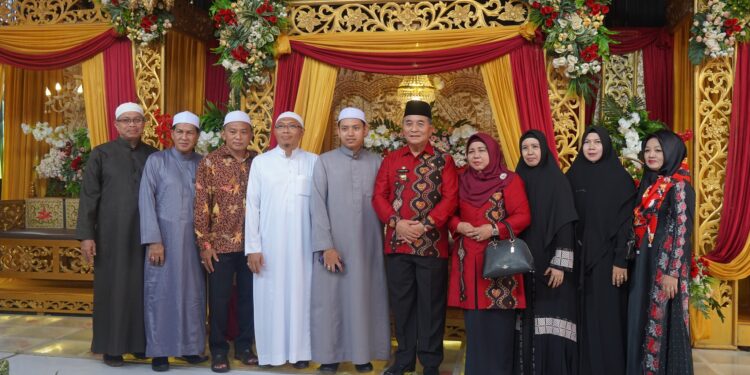 BUPATI HSS HADIRI UNDANGAN PERKAWINAN WASHIL & RAHMI