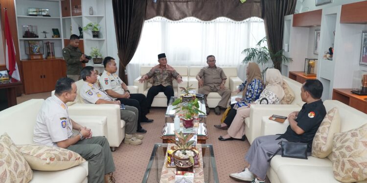 “BUPATI HSS TERIMA KUNJUNGAN DARI KOMISI I DPRD PROVINSI KALSEL”