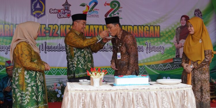 Bupati HSS Hadiri HUT Kecamatan Kandangan Ke 72