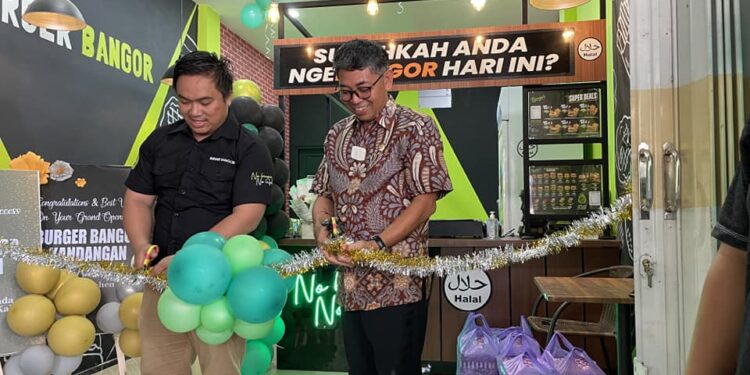 Burger Bangor Cabang Kandangan Resmi Dibuka, Wabup : Semoga Ikhtiar Ini Menjadi Pembuka Pintu-pintu Rezeki
