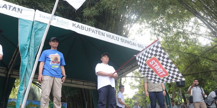 Bupati HSS Lepas Peserta Bakti Sosial Susur Sungai Dan Bersih – Bersih Sungai Amandit