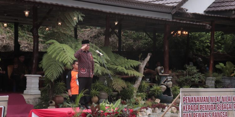 WAKIL BUPATI HSS BUKA KEGIATAN SOSIALISASI & KEMAH PEMUDA GENERASI PENERUS PEMBUDIDAYAAN NILAI-NILAI 45