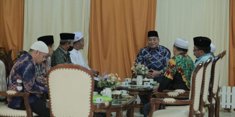 BUPATI TERIMA TAMU DARI PENGURUS PD-IPQAH KABUPATEN HSS