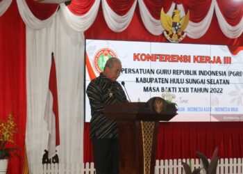 BUPATI BUKA KONFERENSI KERJA III PGRI HSS