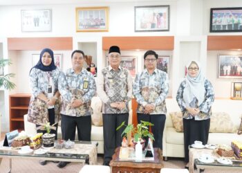 BUPATI TERIMA TAMU DARI BAWASLU KAB. HSS