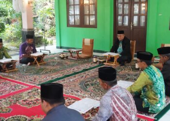PEMKAB HSS MELAKSANAKAN KHATAMAN AL-QUR’AN DAN TAUSIYAH DI SEKRETARIAT DAERAH HSS