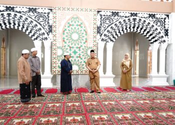 BUPATI HSS MENINJAU LANGSUNG SEJAUH MANA PROSES PEMBANGUNAN MASJID AL-ETTIHAD LOKSADO