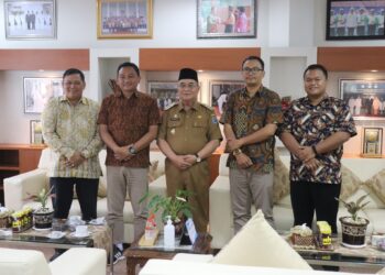 BUPATI TERIMA SILATURAHMI DARI ROMBONGAN PT SAM