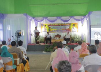BUPATI HSS MEMBUKA KEGIATAN MUSRENBANG RKPD TAHUN 2024 DI KECAMATAN DAHA BARAT