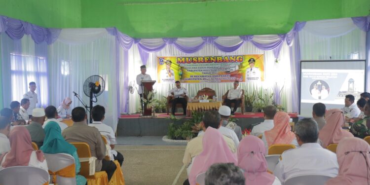 BUPATI HSS MEMBUKA KEGIATAN MUSRENBANG RKPD TAHUN 2024 DI KECAMATAN DAHA BARAT