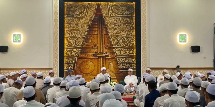 BUPATI DAN WAKIL BUPATI HSS HADIRI PERINGATAN HAUL KE 18 GURU SEKUMPUL DI MAJELIS TA’LIM AL HIDAYAH KAPUH