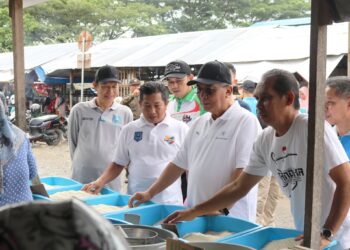 PENINJAUAN HARGA BAHAN POKOK DI PASAR TERPADU