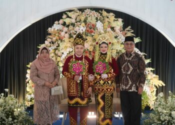 BUPATI HSS MENYEMPATAN HADIRI BEBERAPA RESEPSI PERNIKAHAN DI KAB. HSS
