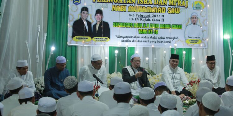 HADIRI PERINGATAN ISRA MI’RAJ BUPATI H. ACHMAD FIKRY MEMINTA MASYARAKAT AGAR TERUS BISA MEMAKMURKAN LANGGAR DAN MESJID DENGAN SHOLAT BERJAMAAH