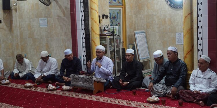 WABUP HSS HADIRI PERINGATAN ISRA MI’RAJ DAN HAUL ABAH GURU SEKUMPUL DI LANGGAR NURUL ISLAM BALUTI