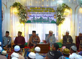SAFARI RAJAB PEMKAB HSS DI KECAMATAN PADANG BATUNG HADIRKAN TGH. A. SYAIRAZI