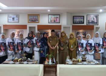 BERAKHIR MASA TUGASNYA, PELEPASAN 11 DOKTER PESERTA PROGRAM INTERNSHIP YANG BERTUGAS DI WILAYAH KAB. HSS DILAKSANAKAN LANGSUNG OLEH BUPATI HSS