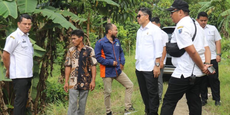 PENINJAUAN JALAN TANGGUL SUNGAI KALANG