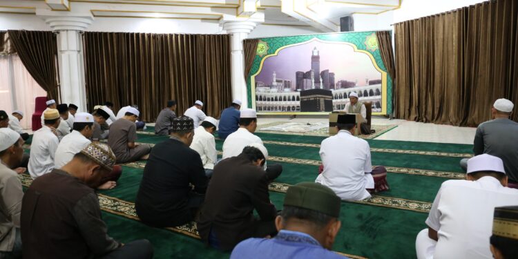 SHOLAT SUBUH BERJAMAAH DAN PENGAJIAN RUTIN SUBUH RABU LINGKUP PEMKAB. HSS