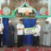 BUPATI HSS MENYERAHKAN BANTUAN BERUPA DANA HIBAH BAGI TEMPAT IBADAH UNTUK WILAYAH KECAMATAN SUNGAI RAYA