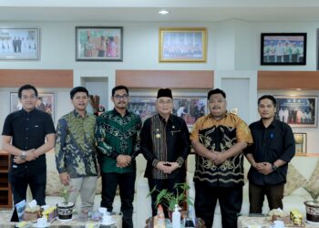 BUPATI HSS TERIMA DEWAN KESENIAN KABUPATEN HSS YANG AKAN LAKUKAN MUSYAWARAH KESENIAN UNTUK MEMPERSIAPKAN KEPENGURUSAN YANG BARU