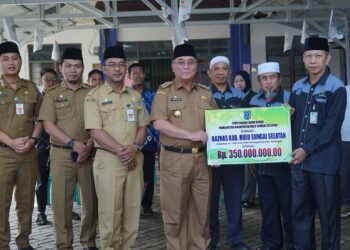 BUPATI HARAPKAN BAZNAS HSS BISA LEBIH MEMPERLUAS CAKUPAN BANTUAN