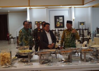 BUPATI HSS SARAPAN BERSAMA KEPALA PERPUSNAS RI