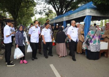 KAUM IBU SERBU GELAR PANGAN MURAH, PANITIA BUKA LEBIH AWAL