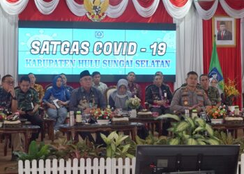 SUKSES KENDALIKAN PANDEMI, BUPATI HSS PAPARKAN PENANGANAN COVID-19 KEPADA TIM JURI PPKM AWARDS
