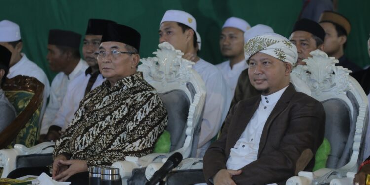 BUPATI HSS HADIRI MILAD PONPES DALAM PAGAR KANDANGAN KE-13