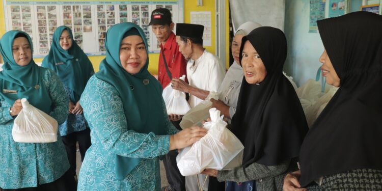 SAMBUT BULAN SUCI RAMADHAN, TP. PKK KABUPATEN HSS SUKSES GELAR PASAR MURAH DI SELURUH KECAMATAN