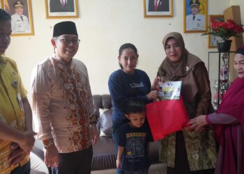 PENYERAHAN PMT BALITA STUNTING DI DESA GAMBAH LUAR MUKA
