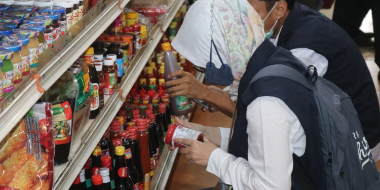 BBPOM BANJARMASIN JAMIN PENINGKATAN KUALITAS DAN MUTU PRODUK MELALUI PENGAWASAN PANGAN RUTIN