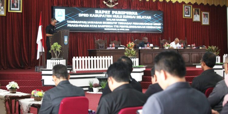 WAKILI BUPATI, SEKDA SAMPAIKAN TANGGAPAN TERHADAP PEMANDANGAN UMUM FRAKSI DPRD HSS TENTANG PENYELENGGARAAN KESEHATAN