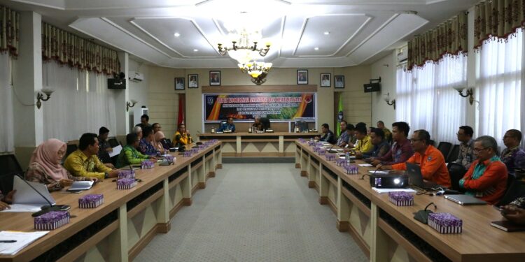 PEMKAB HSS LAKSANAKAN RAKOR ANTISIPASI DAN KESIAPSIAGAAN TERJADINYA KARHUTLA