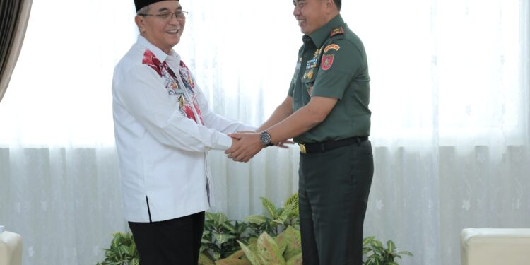 PERERAT SILATURAHMI DAN SINERGITAS, BUPATI HSS SAMBUT KUNJUNGAN DANREM 101/ANTASARI