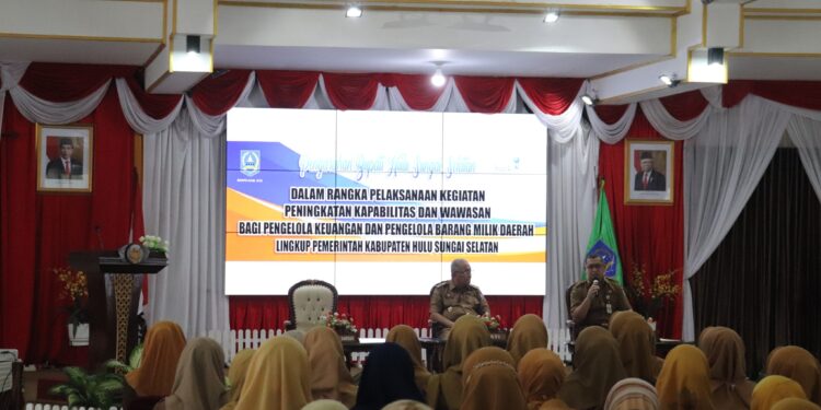 BUPATI HSS BEKALI PARA PENGELOLA KEUANGAN DAN BMD YANG AKAN LAKSANAKAN KEGIATAN PENINGKATAN SDM
