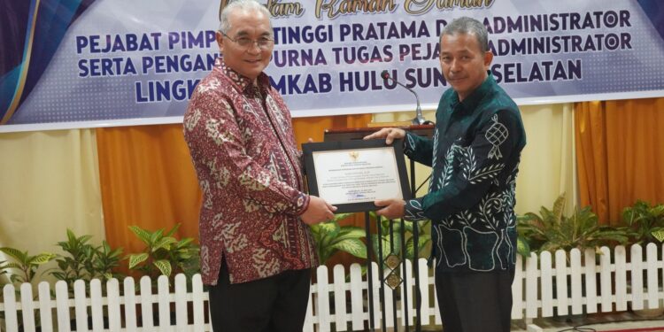 BUPATI HSS HANTAR ASN YANG PURNA TUGAS