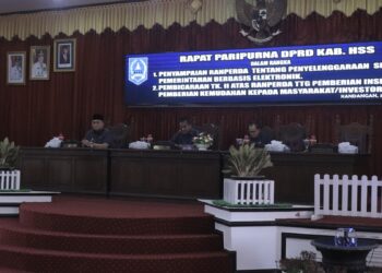 KOMITMEN BERIKAN PEMENUHAN HAK PUBLIK DALAM MEMPEROLEH INFORMASI, PEMKAB HSS SERAHKAN RANPERDA PENYELENGGARAAN SPBE KE DPRD
