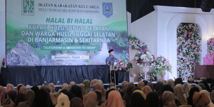 PERERAT SILATURAHMI, H. ACHMAD FIKRY HADIRI HALAL BIHALAL BERSAMA IKATAN KARAKATAN KELUARGA HSS DI BANJARMASIN