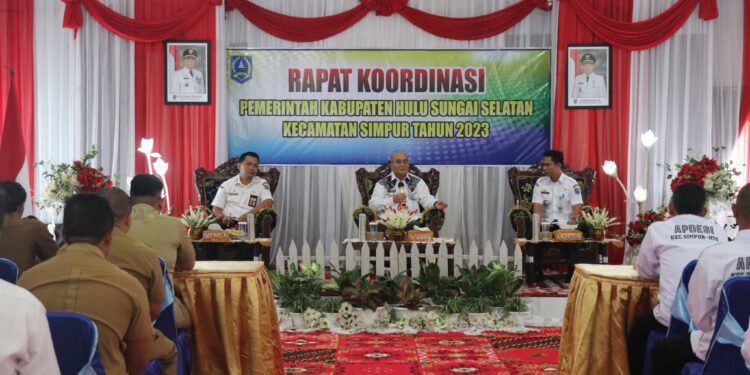 HADIRI RAKOR KECAMATAN SIMPUR, BUPATI HSS BERIKAN PEMBINAAN TERHADAP PEMERINTAH DESA