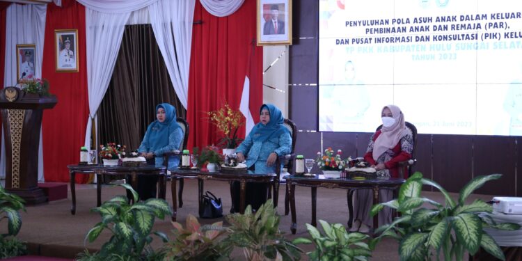 TINGKATKAN INFORMASI TENTANG POLA ASUH DAN PEMBINAAN ANAK, TP. PKK KAB. HSS GELAR PENYULUHAN
