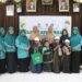 KETUA TP. PKK KAB. HSS BERIKAN SEMANGAT KEPADA ANAK-ANAK YANG IKUT SUNATAN MASSAL