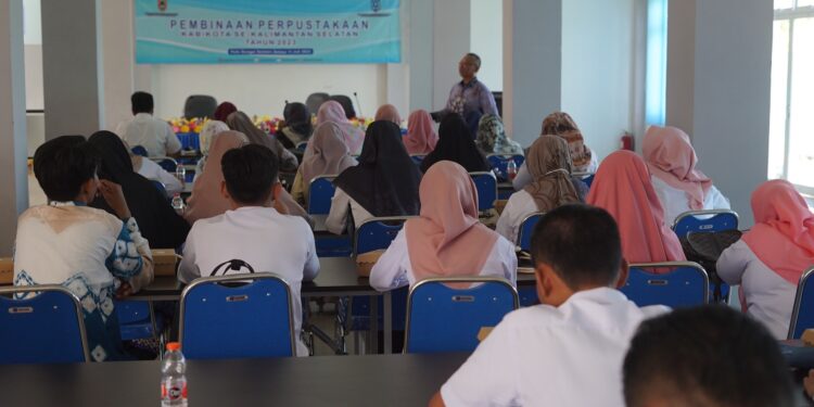 PEMBINAAN PERPUSTAKAAN KABUPATEN/KOTA SE-KALSEL DI KABUPATEN HULU SUNGAI SELATAN