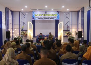 RAKOR JAJARAN DINAS PENDIDIKAN DAN KEBUDAYAAN KAB HSS, BUPATI H. ACHMAD FIKRY LAKUKAN PEMBINAAN