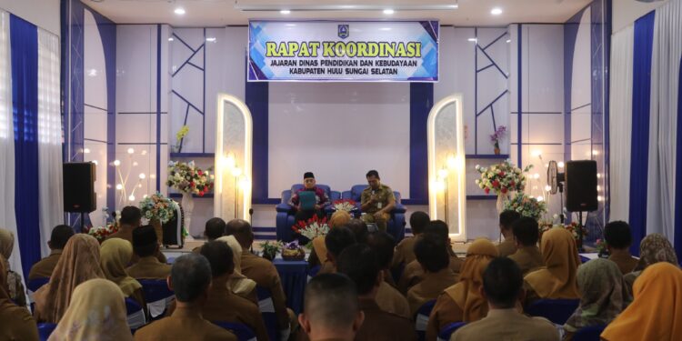RAKOR JAJARAN DINAS PENDIDIKAN DAN KEBUDAYAAN KAB HSS, BUPATI H. ACHMAD FIKRY LAKUKAN PEMBINAAN