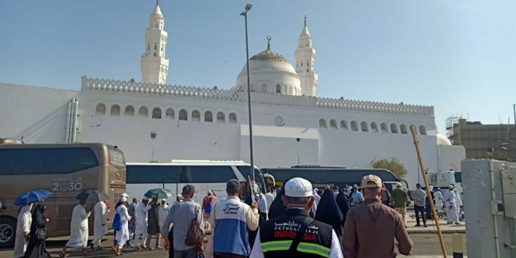 JEMAAH HAJI KLOTER 10 MELAKUKAN TUR ZIARAH KETEMPAT BERSEJARAH