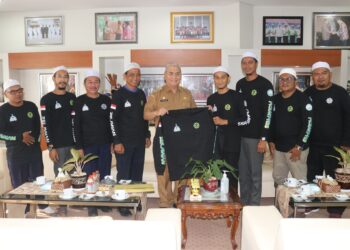 BUPATI HARAPKAN FKRMT SELALU BERKOMUNIKASI AKTIF DENGAN PEMKAB HSS DALAM BERBAGAI KEGIATAN KEAGAMAAN