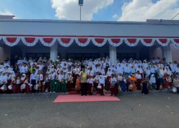 GELAR PERINGATAN 10 MUHARAM, PEMKAB HSS SANTUNI RATUSAN ANAK YATIM/YATIM PIATU