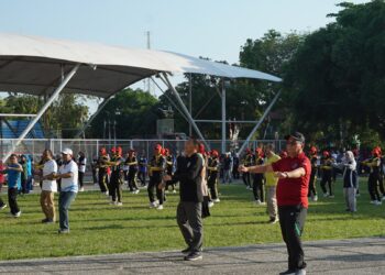 CIPTAKAN BUDAYA HIDUP SEHAT, BUPATI HSS LAKUKAN SENAM BERSAMA JAJARAN PERANGKAT DAERAH